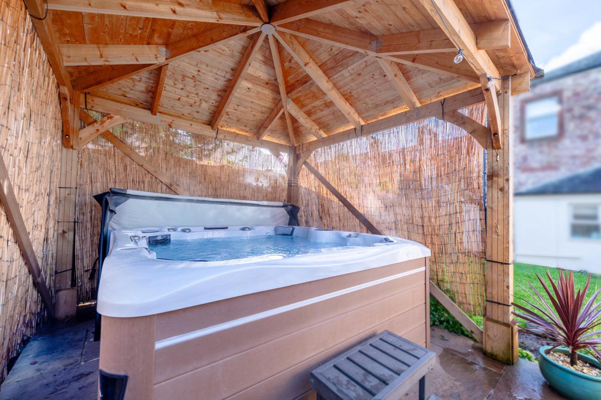 Little Apple Cottage- Free Parking, Hot Tub, Fire, Town Centre Appleby-in-Westmorland Bagian luar foto